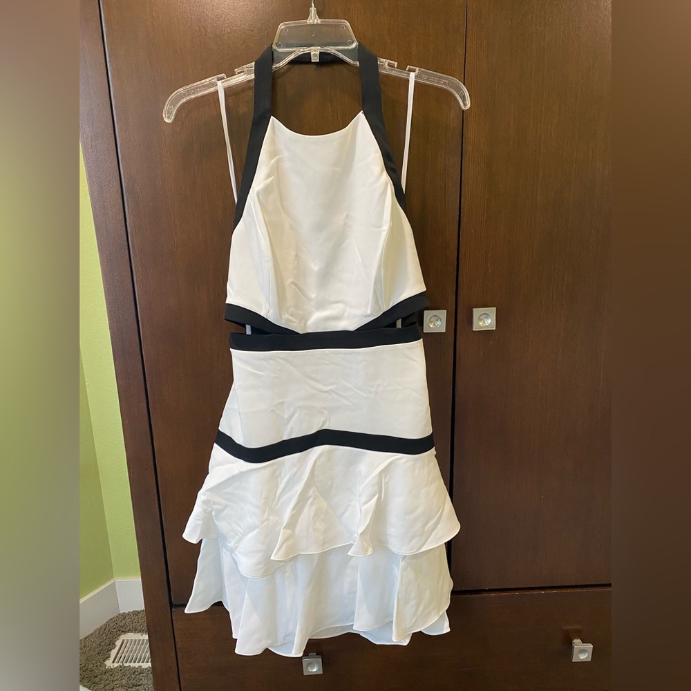 BCBGMAXAZRIA Size 8 White Black Colorblock Cutout Halter Mini Dress NWT - Picture 2 of 9